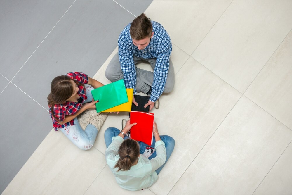 Kraków wprowadza Scholario – rewolucyjna aplikacja wspierająca zdrowie psychiczne uczniów