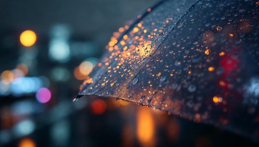 Burze w Krakowie: Ostrzeżenie drugiego stopnia i groźne zjawiska!