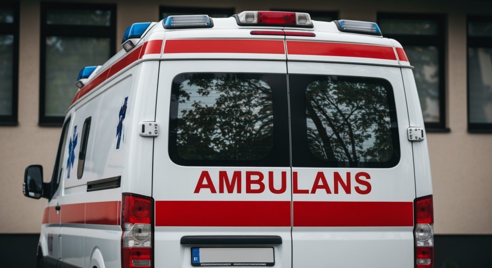 Dramatyczny wypadek na budowie w Krakowie: 43-latek walczy o życie po upadku pustaków