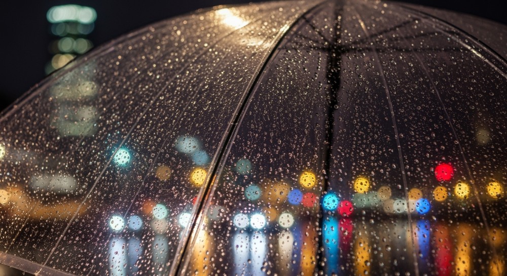 Gęsta mgła w Małopolsce! IMGW ostrzega przed niebezpiecznymi warunkami drogowymi