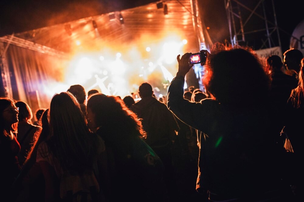 Krakowska Potańcówka z Maciejem Musiałem: Taniec, Muzyka i Międzypokoleniowa Integracja!