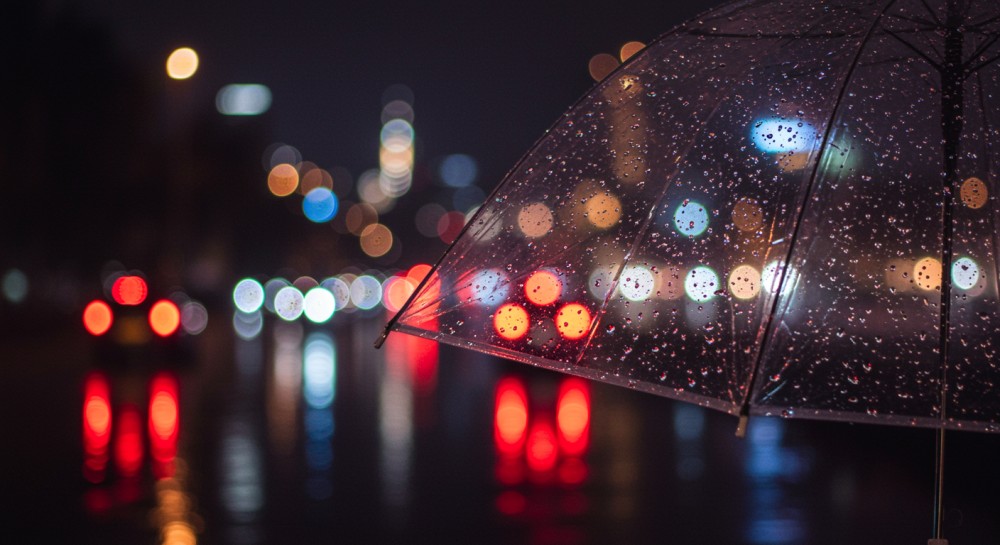 Małopolska w obliczu żywiołów: IMGW ostrzega przed burzami, silnym wiatrem i intensywnymi opadami