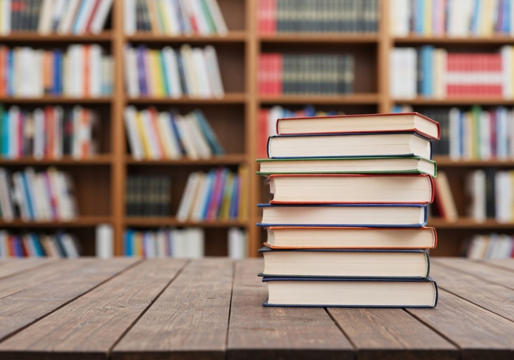 Zanurz się w tajemnicę: Wypożycz książkę w ciemno i twórz!