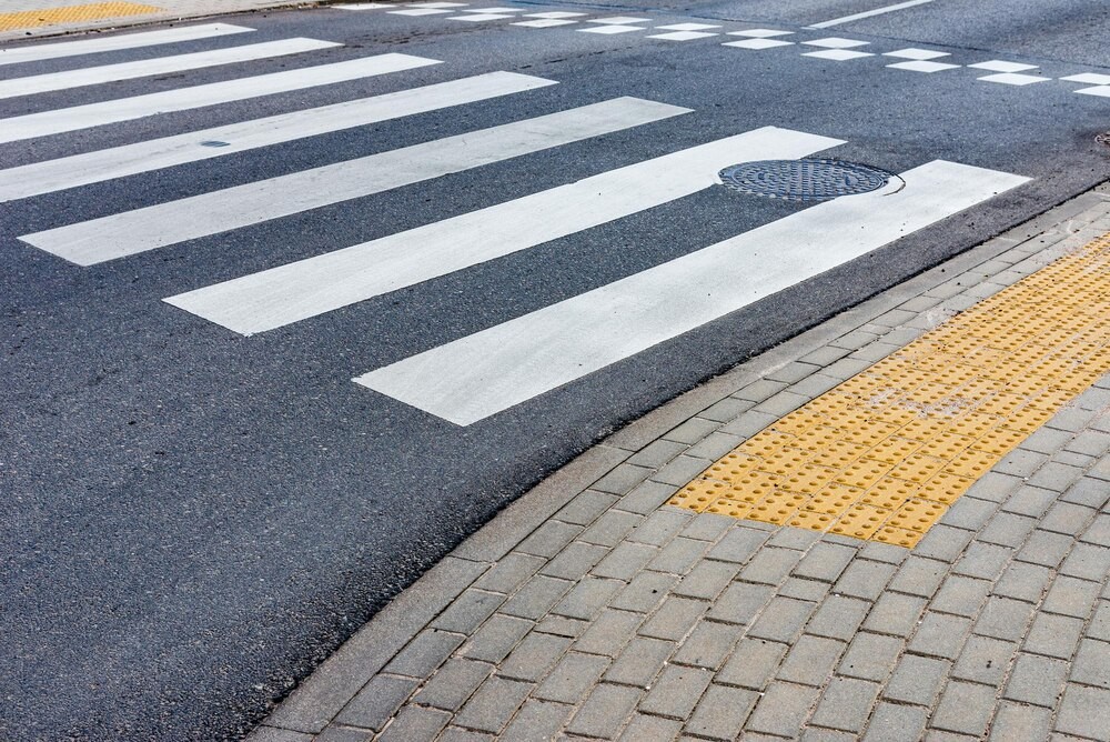 Widoczność na drodze: Klucz do bezpieczeństwa pieszych!