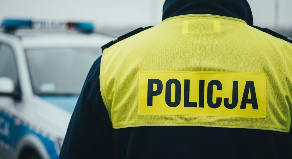 Nowotarscy policjanci promują bezpieczeństwo na drogach: darmowe sprawdzenie świateł dla kierowców