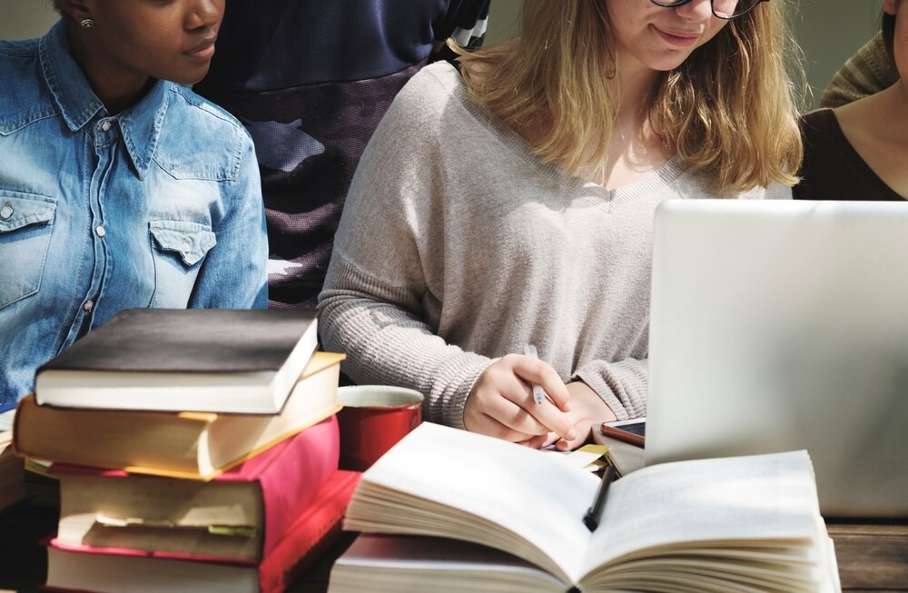 Bezpieczeństwo dzieci w Proszowicach: Policja kontroluje szkoły i przedszkola